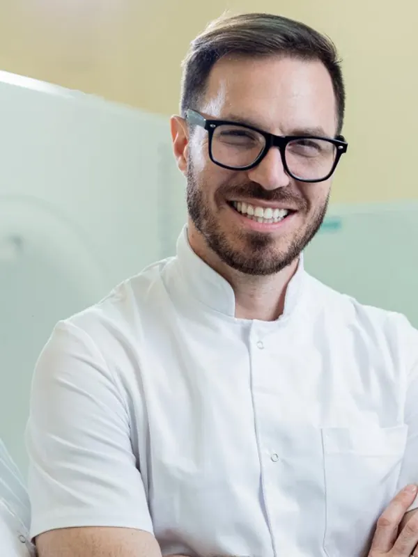 Dr. Andrés Salazar